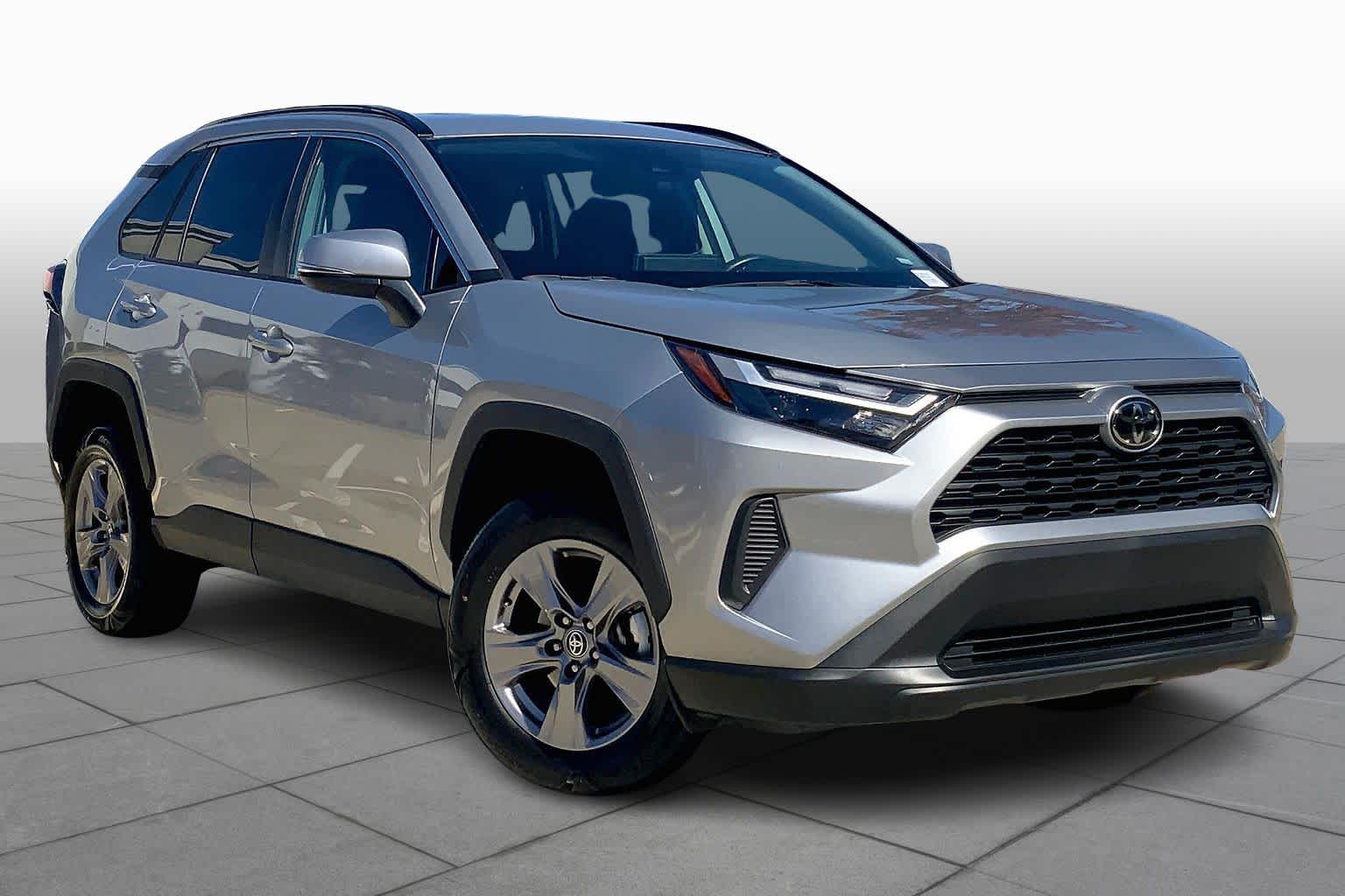Used 2024 Toyota RAV4 XLE with VIN 2T3W1RFV4RW303287 for sale in Kansas City