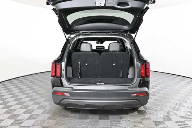 2023 Kia Sorento LX photo 7