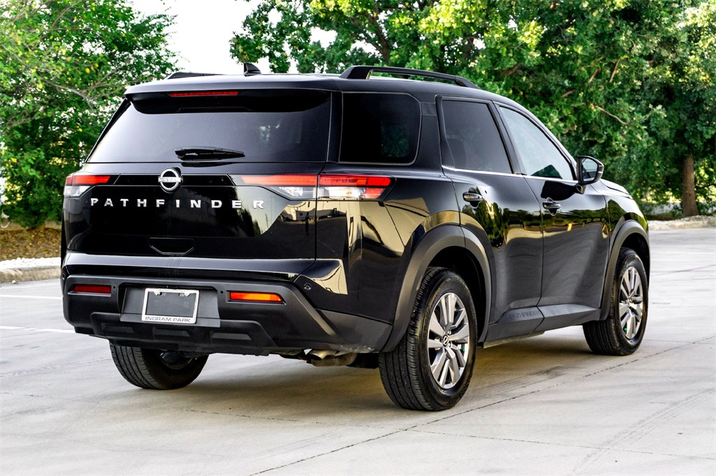 2025 Nissan Pathfinder SV photo 4