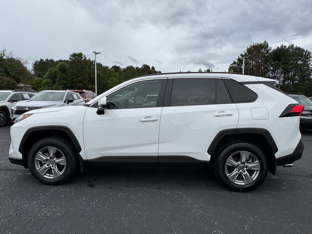 2025 Toyota RAV4 XLE photo 6
