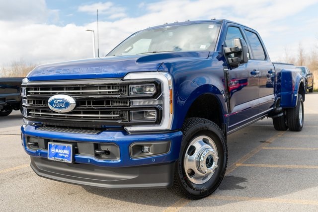2026 Ford F-350 Super Duty Platinum's photo