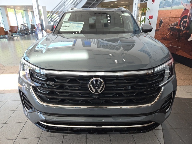 2025 Volkswagen Atlas Cross Sport SEL Premium R-Line photo 3
