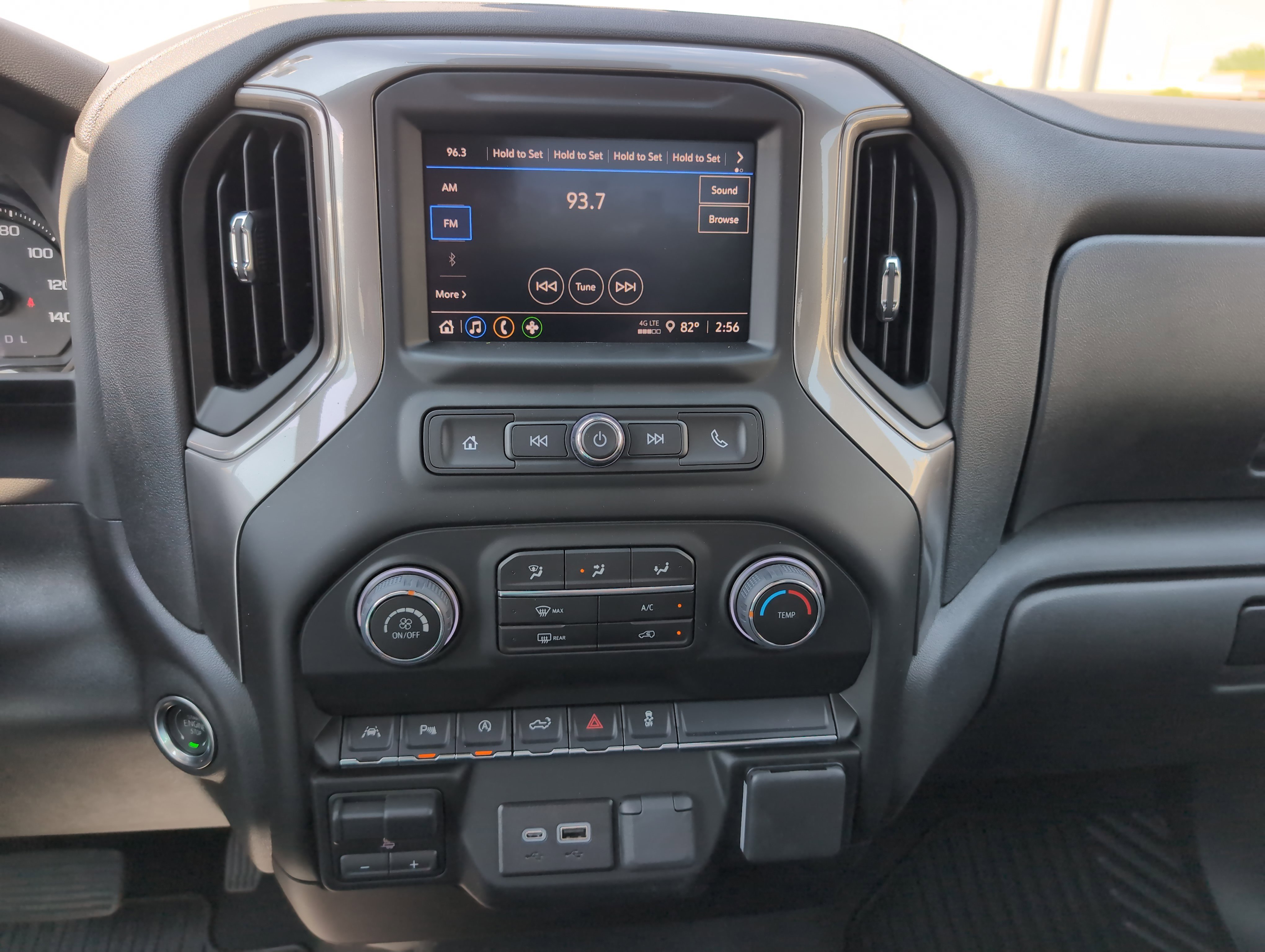 2025 Chevrolet Silverado 1500 photo 4