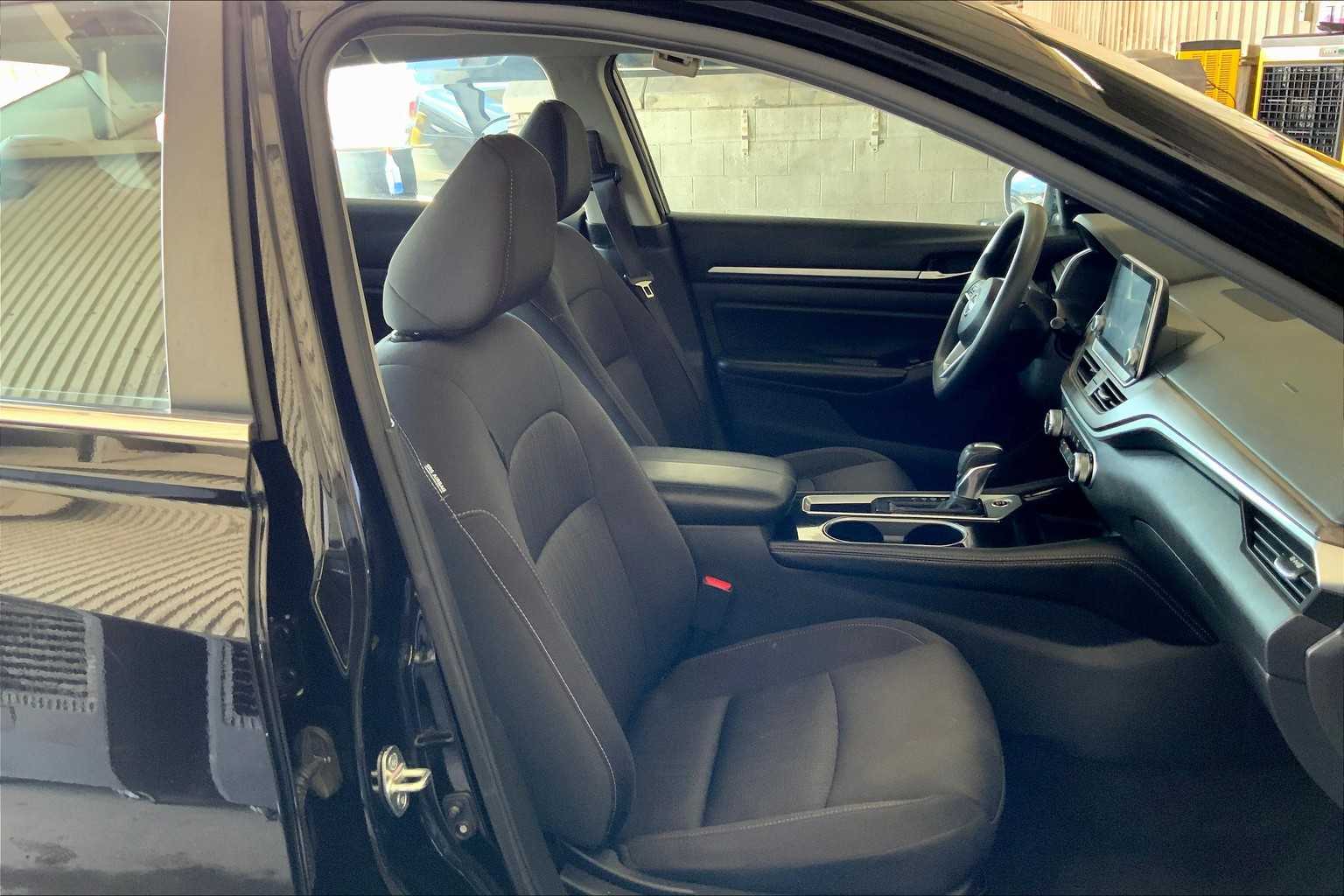 2023 Nissan Altima 2.5 SV photo 8