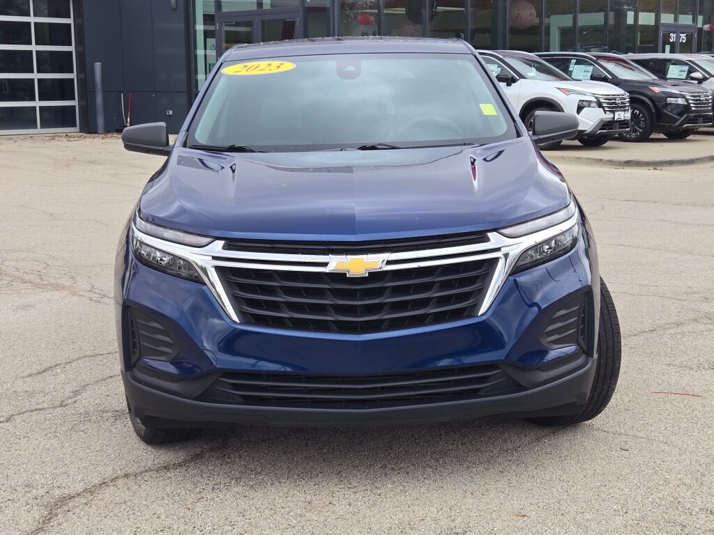 2023 Chevrolet Equinox LS photo 2