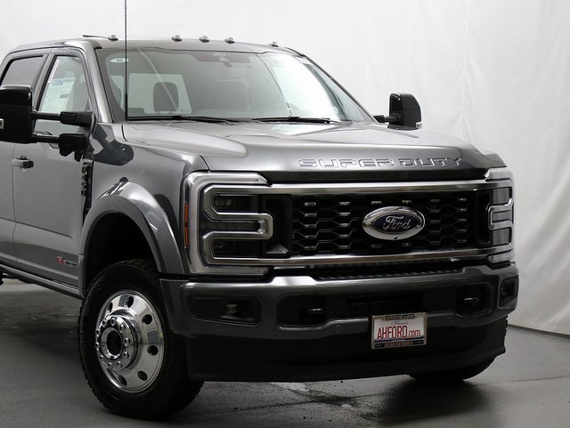 2026 Ford F-450 Platinum photo 2