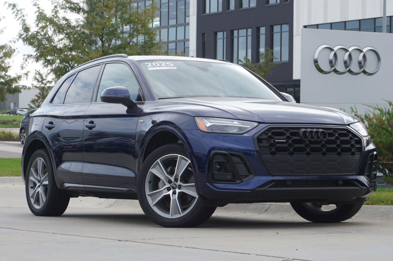 2025 Audi Q5 Premium's photo