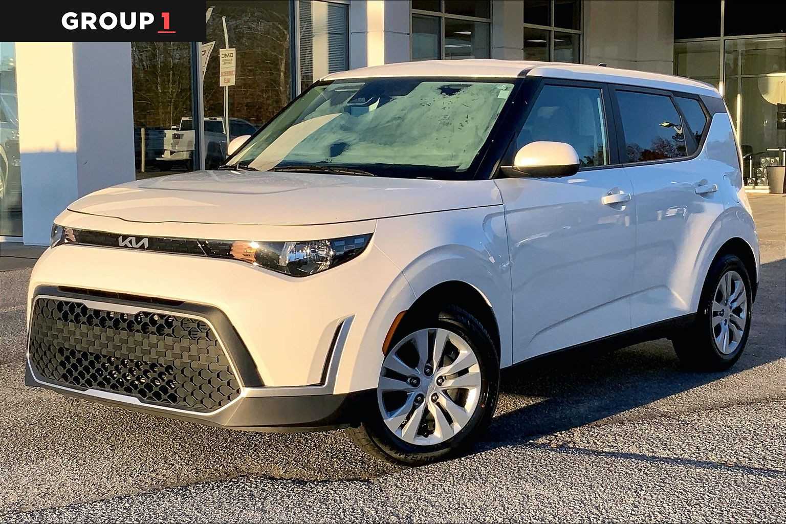 2023 Kia Soul LX's photo