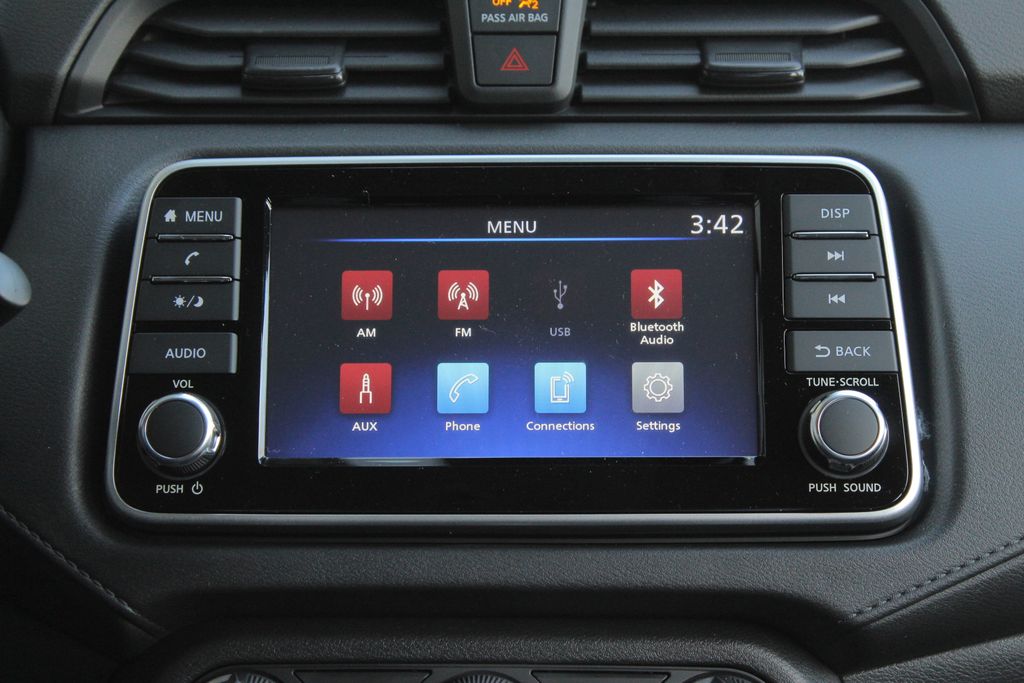 2025 Nissan Versa 1.6 S photo 15