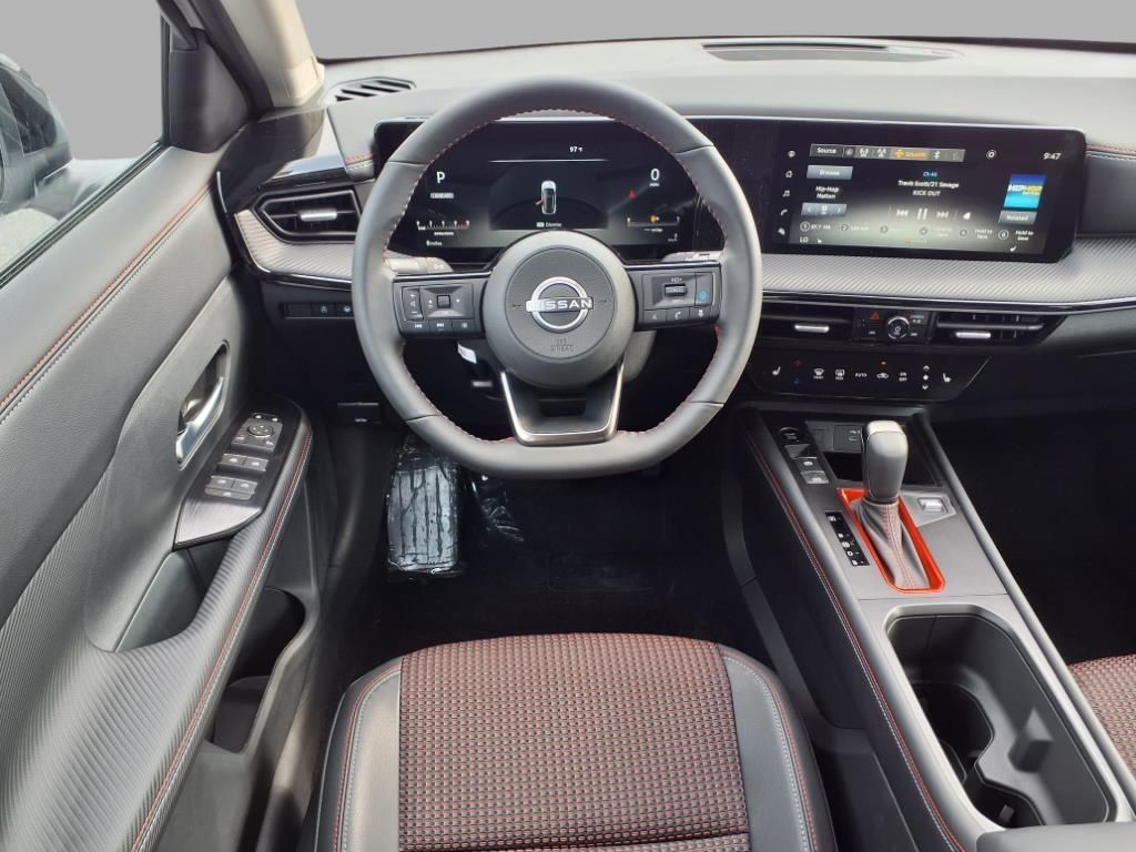2025 Nissan Kicks SR photo 4