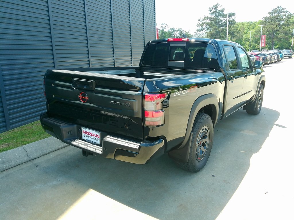 2025 Nissan Frontier PRO-4X photo 3