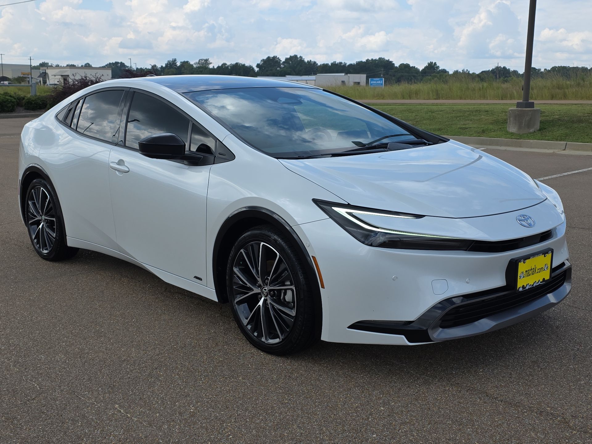 2024 Toyota Prius LE photo 2