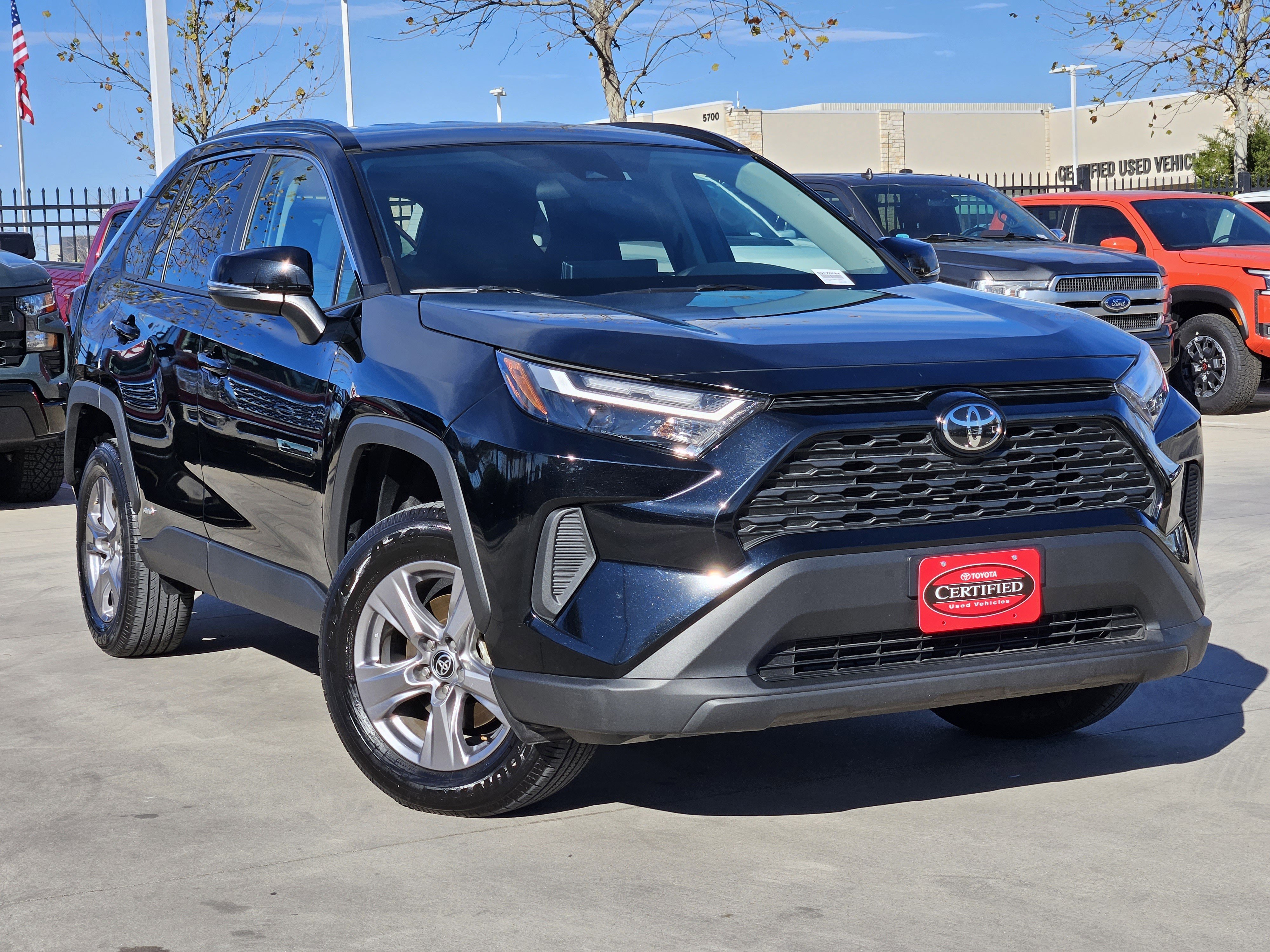 2025 Toyota RAV4 XLE's photo