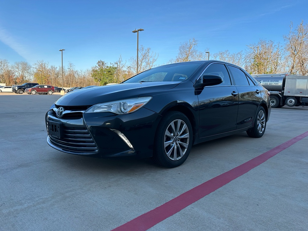 2015 Toyota Camry XLE's photo