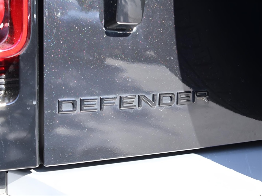 2024 Land Rover Defender 110 S photo 31