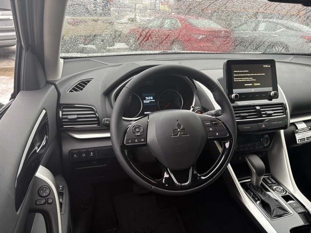 2025 Mitsubishi Eclipse Cross SE photo 4