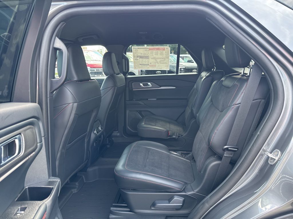 2025 Ford Explorer ST photo 13