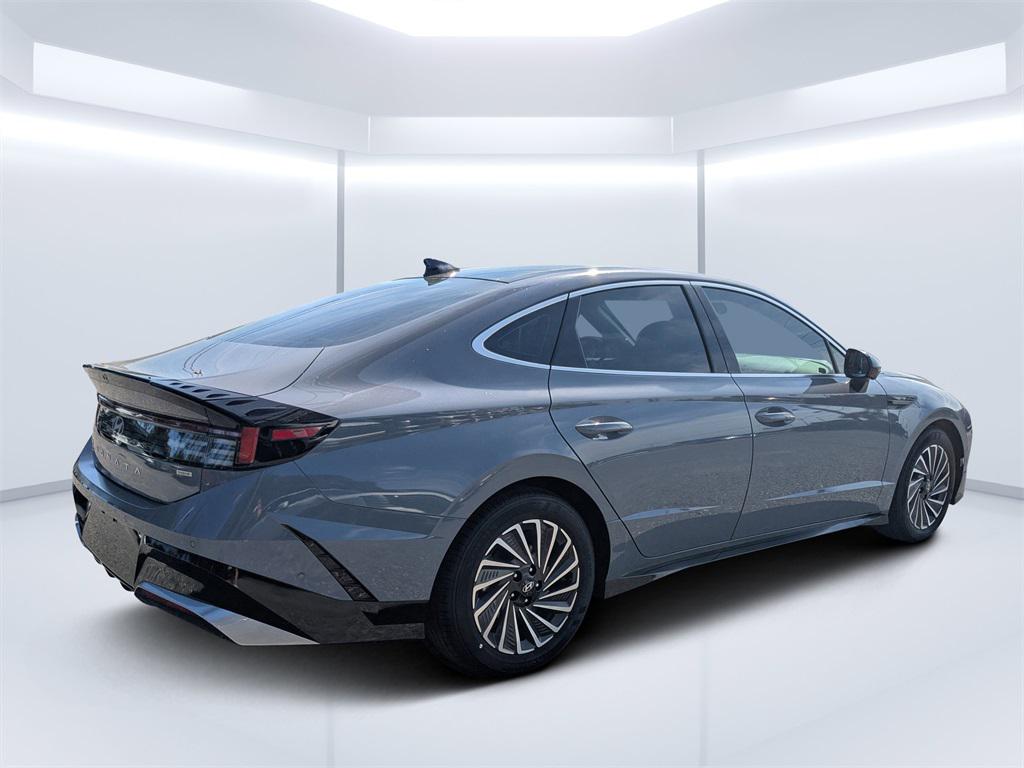 2025 Hyundai Sonata Hybrid Limited photo 3