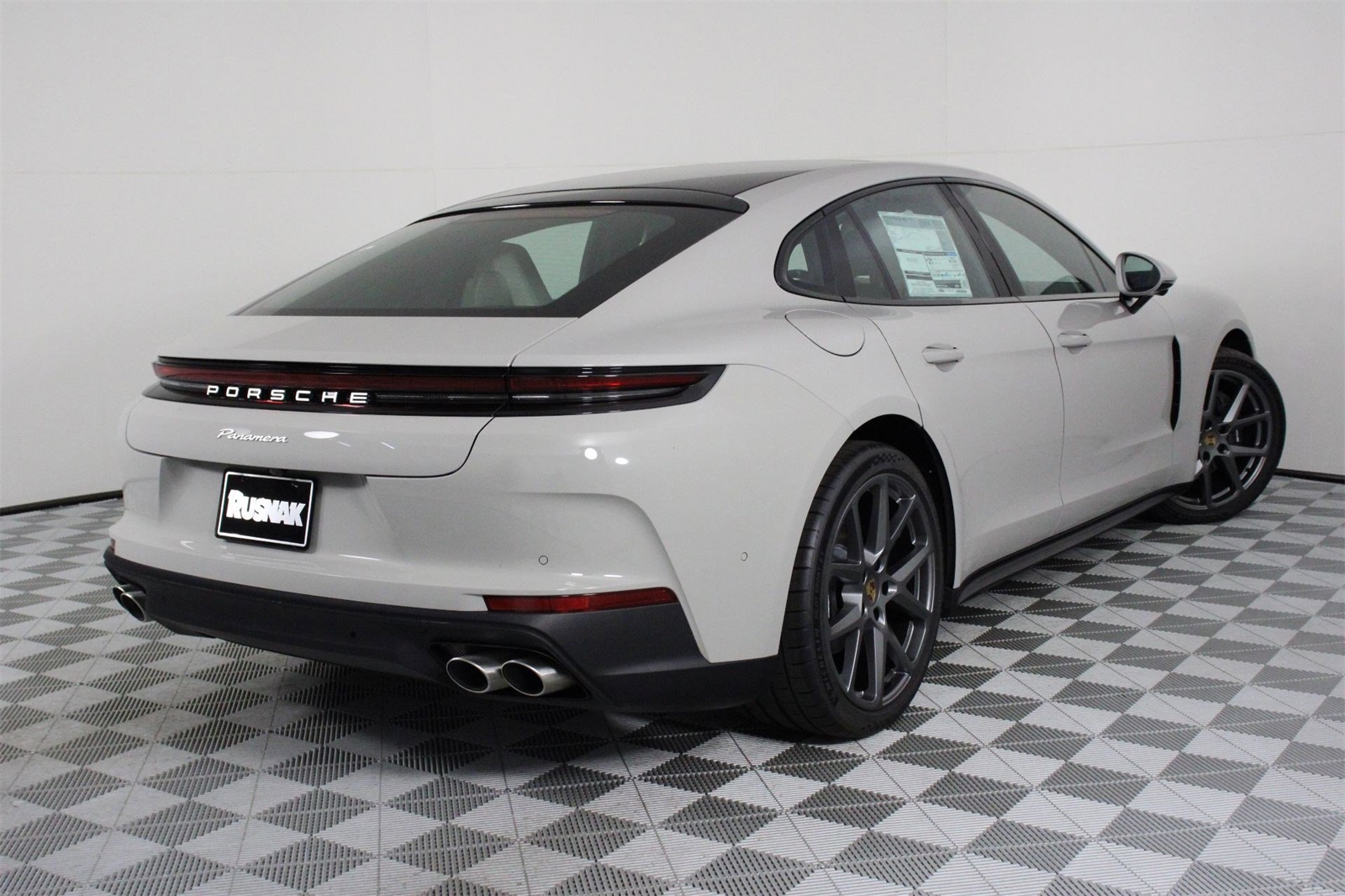 2025 Porsche Panamera 4 photo 7