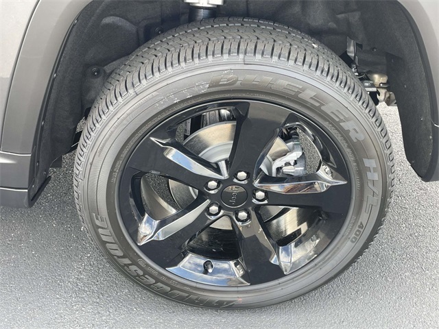 2025 Jeep Grand Cherokee Altitude photo 9