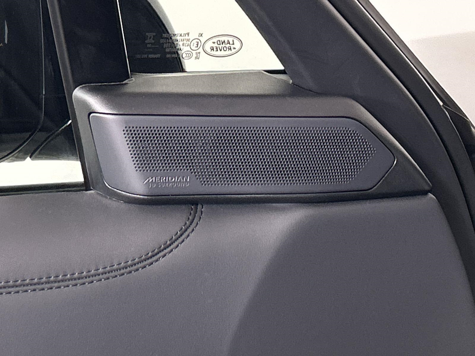 2025 Land Rover Range Rover SE photo 19