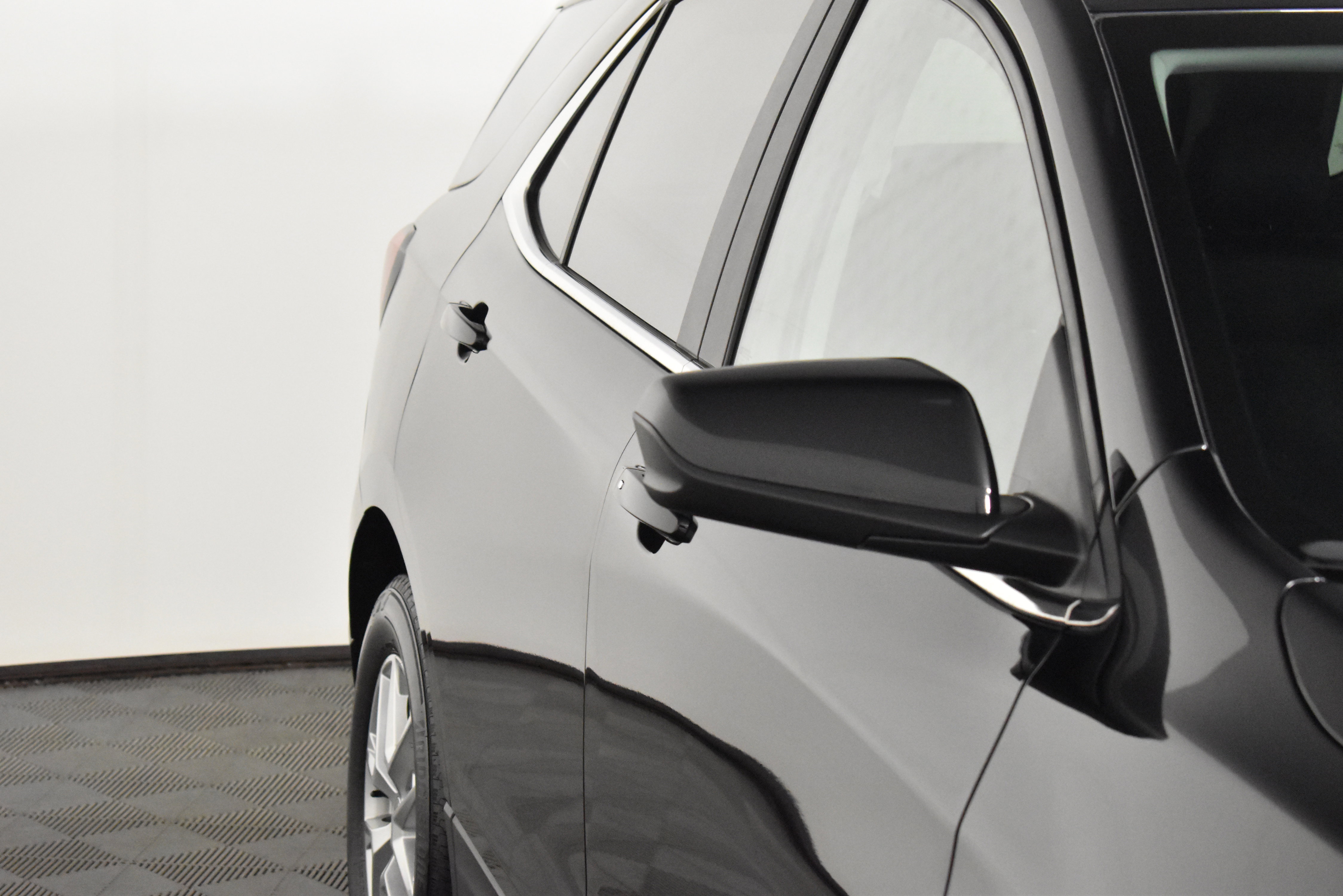 2024 Chevrolet Equinox LT photo 3
