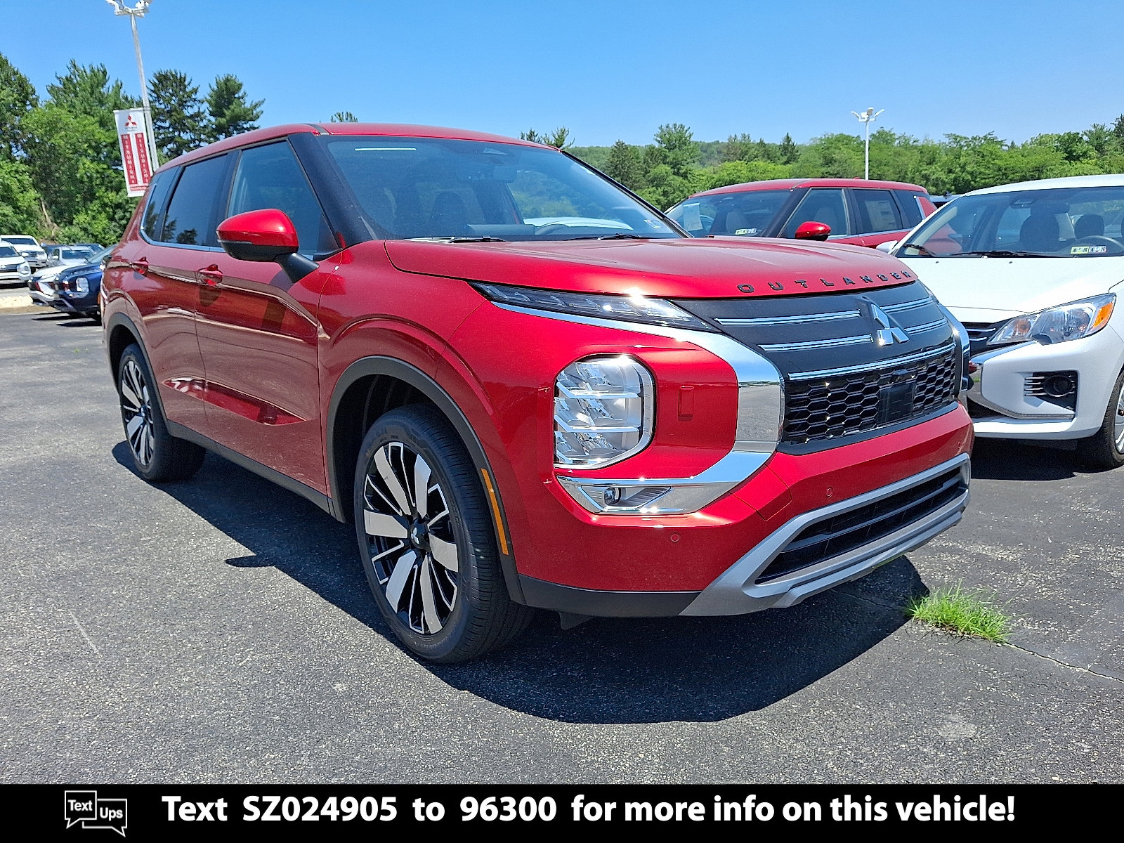 2025 Mitsubishi Outlander SE's photo