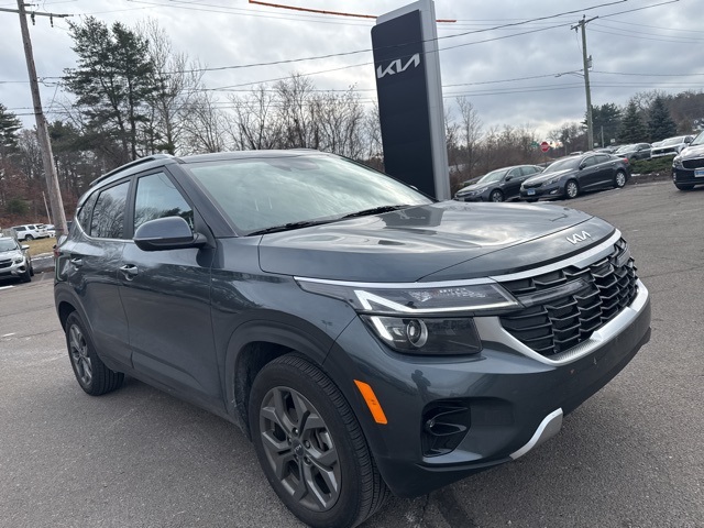 2024 Kia Seltos S's photo