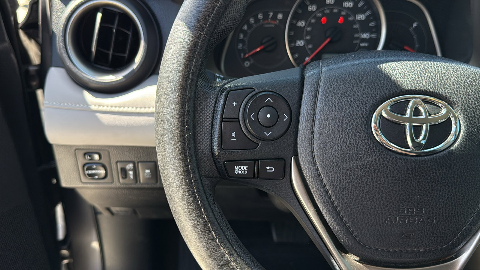 2015 Toyota RAV4 XLE photo 19