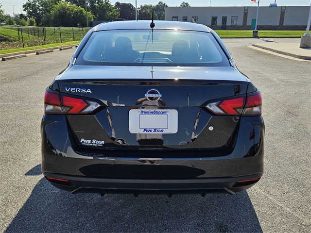 2025 Nissan Versa 1.6 S photo 8