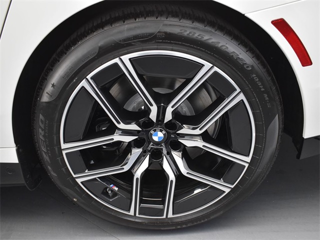 2024 Bmw 750e photo 2