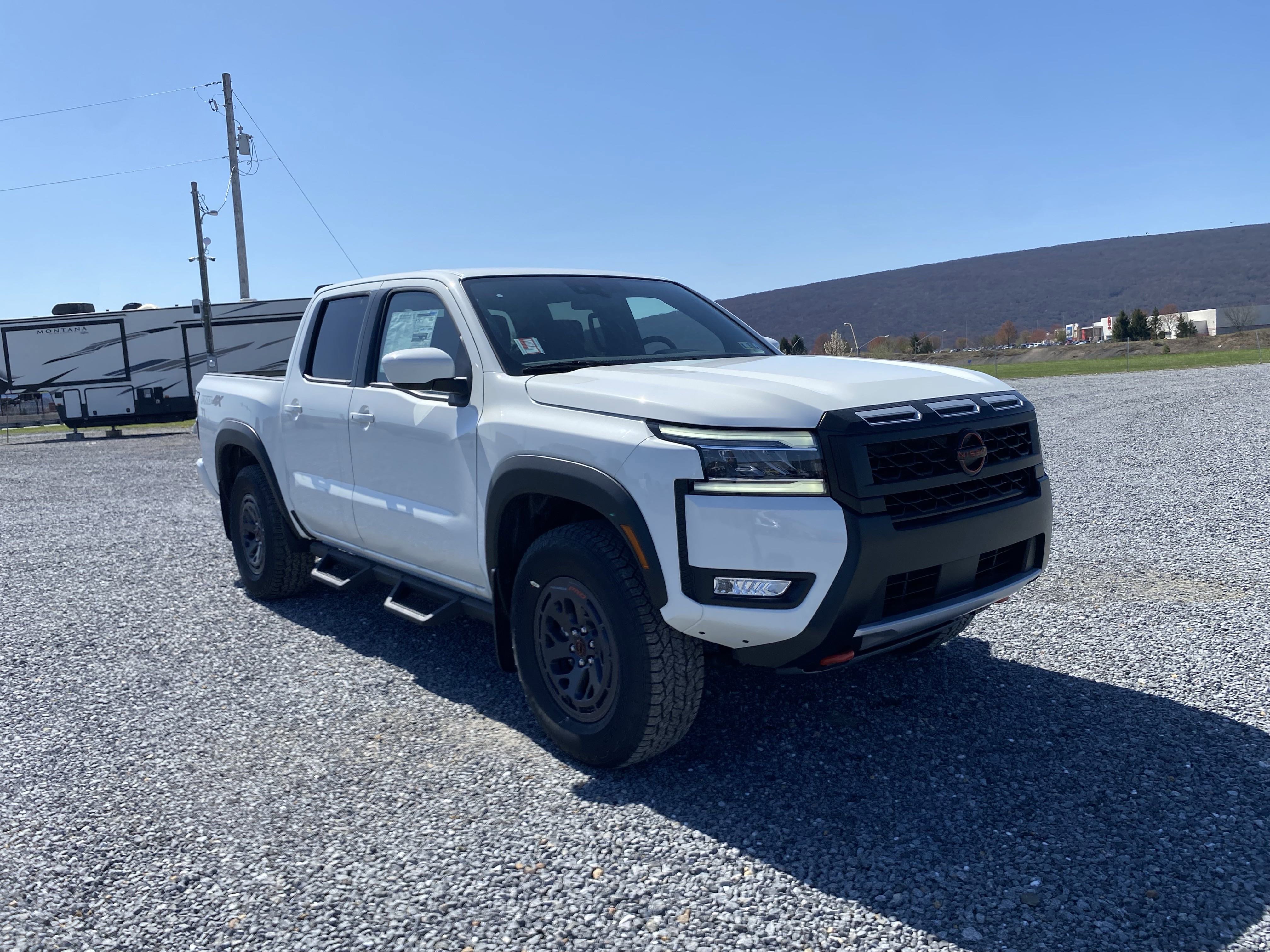 2025 Nissan Frontier PRO-4X's photo