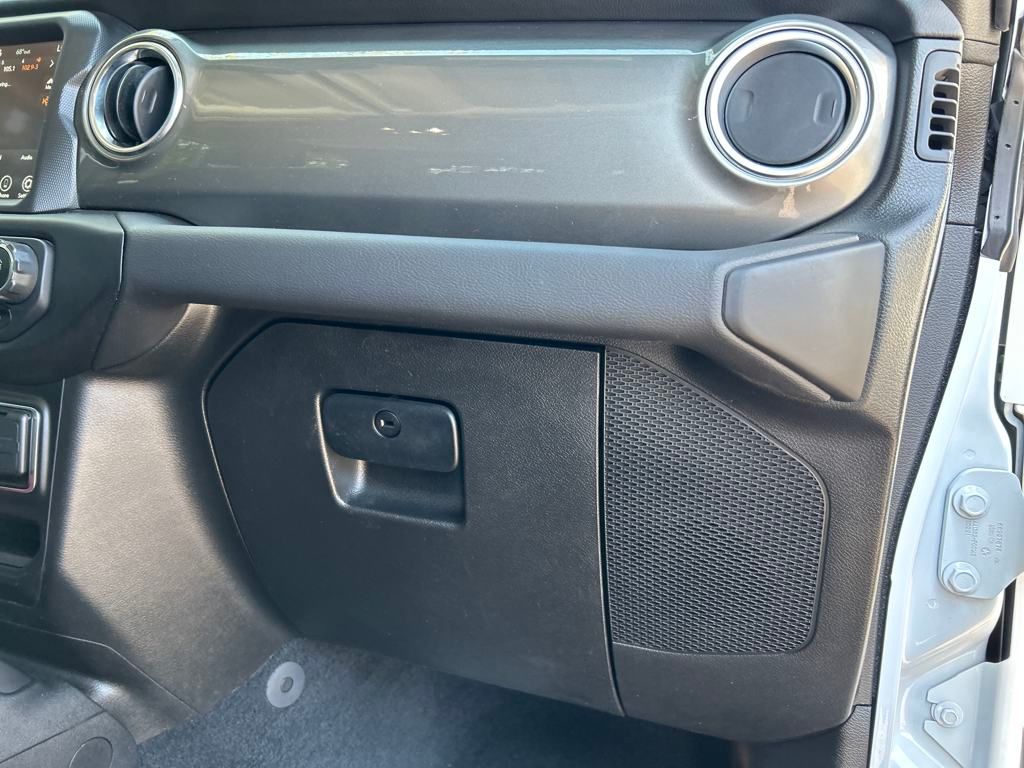2021 Jeep Wrangler Unlimited Sahara photo 23
