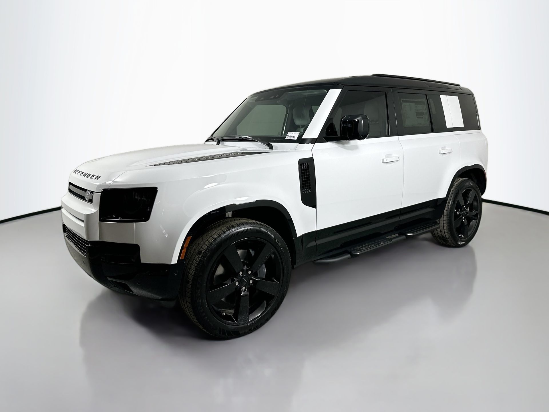 2026 Land Rover Defender X-Dynamic SE's photo