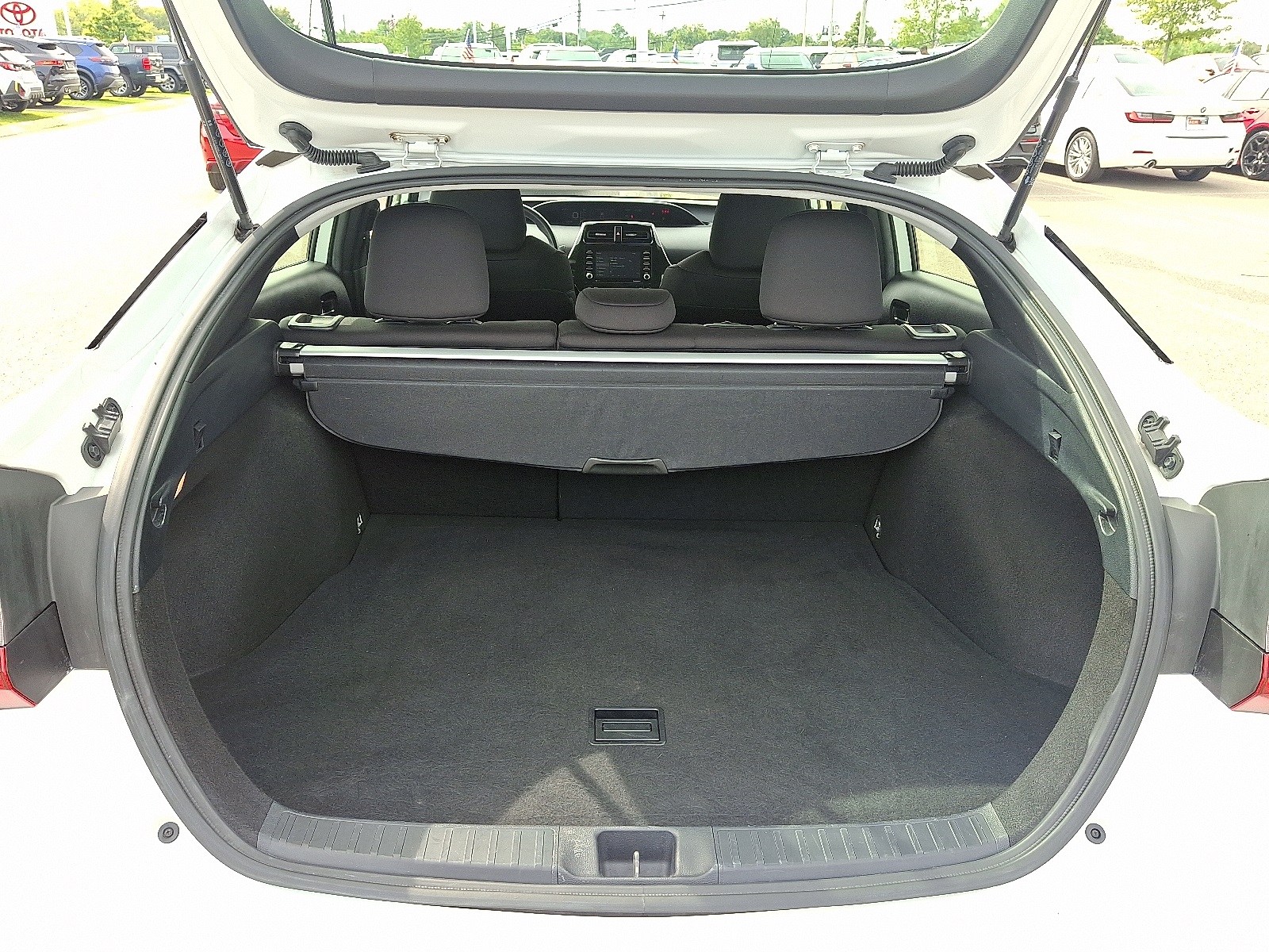 2022 Toyota Prius L Eco photo 26