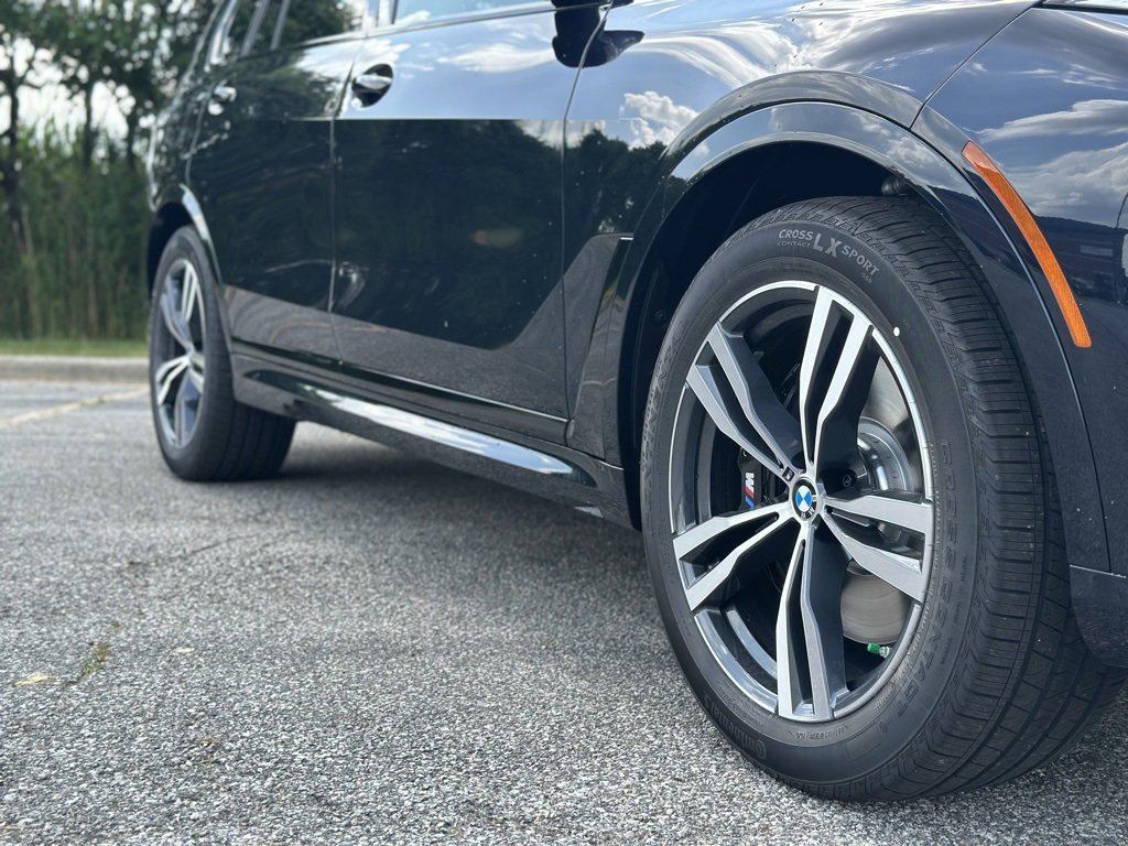 New 2026 Carbon Black Metallic BMW xDrive40i image 9