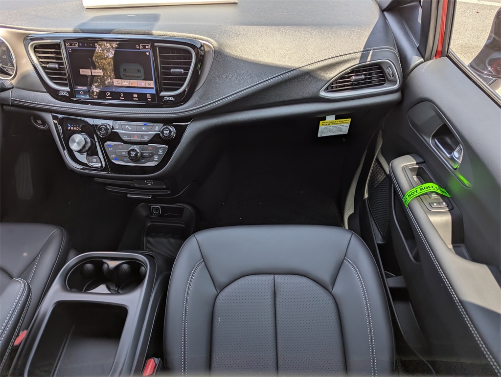 2026 Chrysler Pacifica photo 15