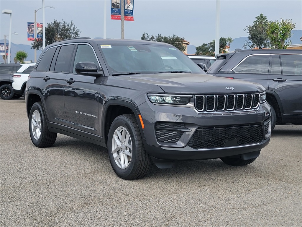 2025 Jeep Grand Cherokee Laredo's photo