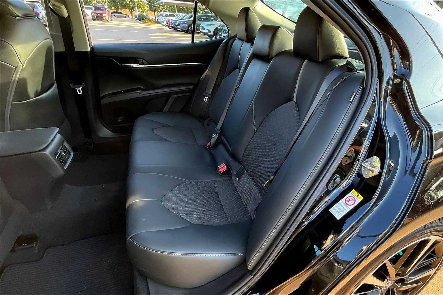2019 Toyota Camry XLE V6 photo 18