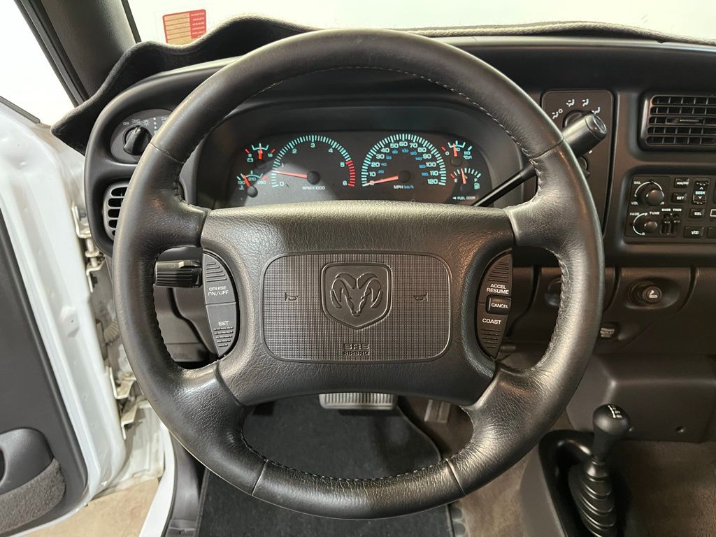 2000 Dodge Ram SLT photo 19
