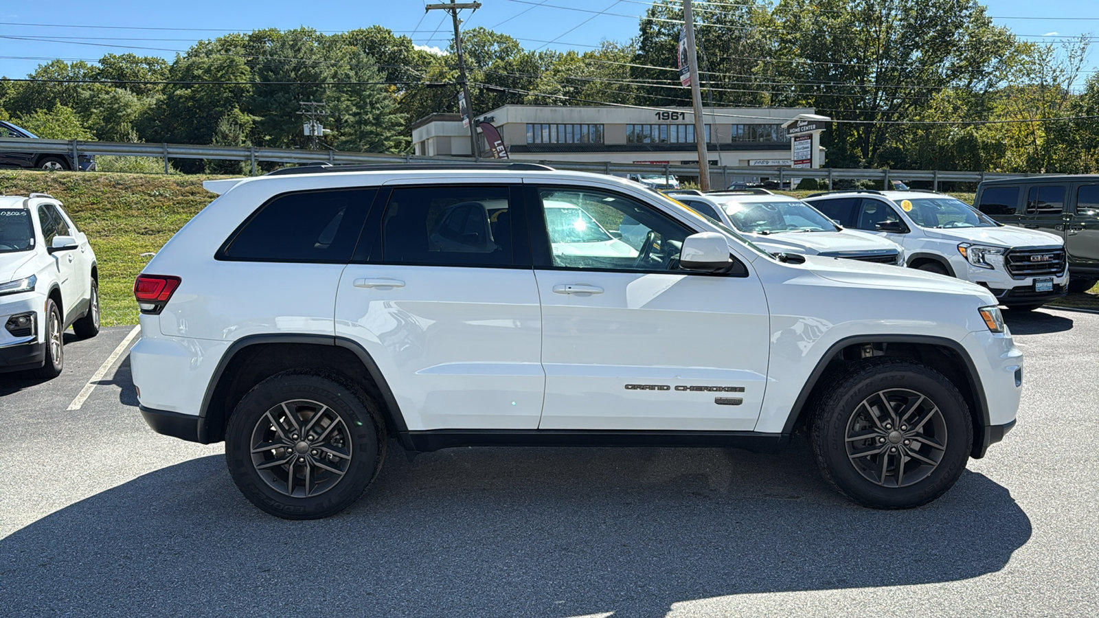 2017 Jeep Grand Cherokee Anniversary Edition photo 2