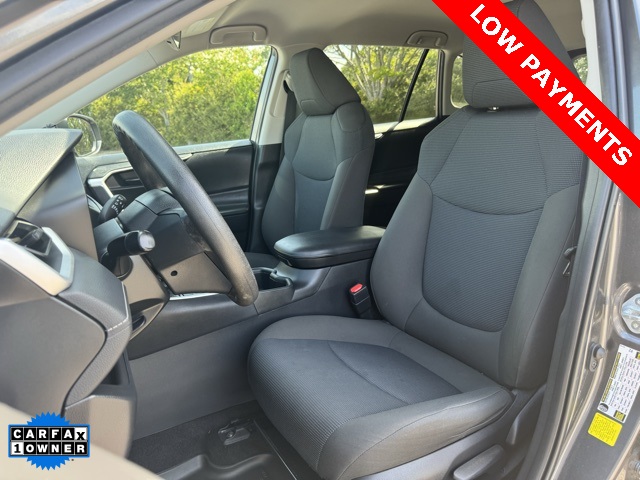 2022 Toyota RAV4 LE photo 3