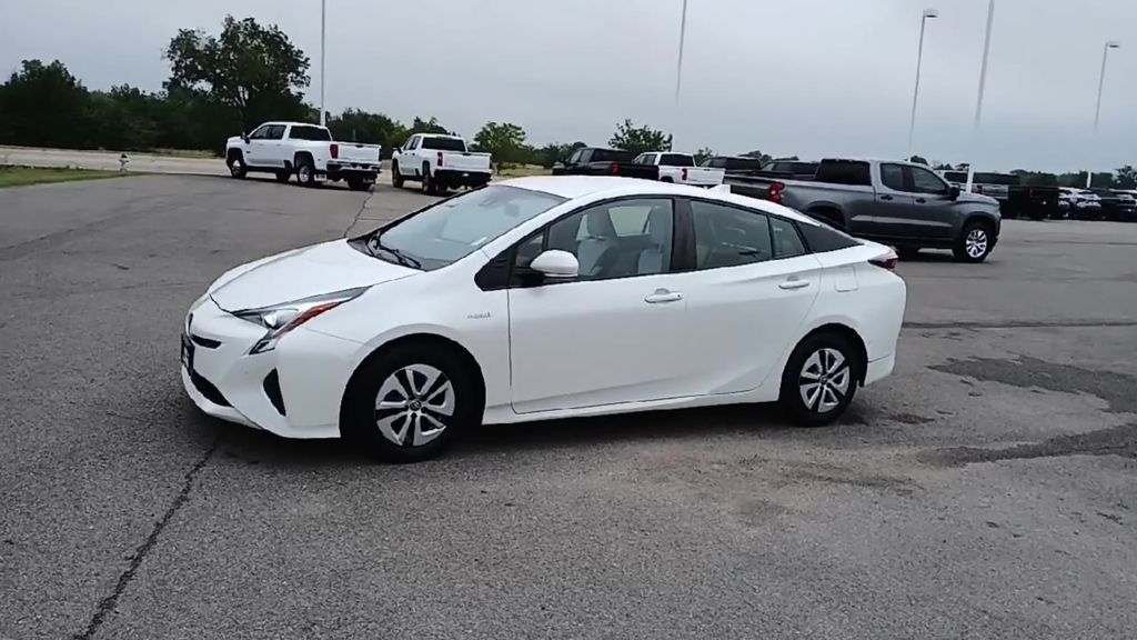 2018 Toyota Prius Four photo 3