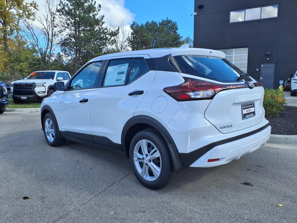 2025 Nissan Kicks Play S photo 2