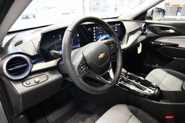 2025 Chevrolet Trax LT photo 19