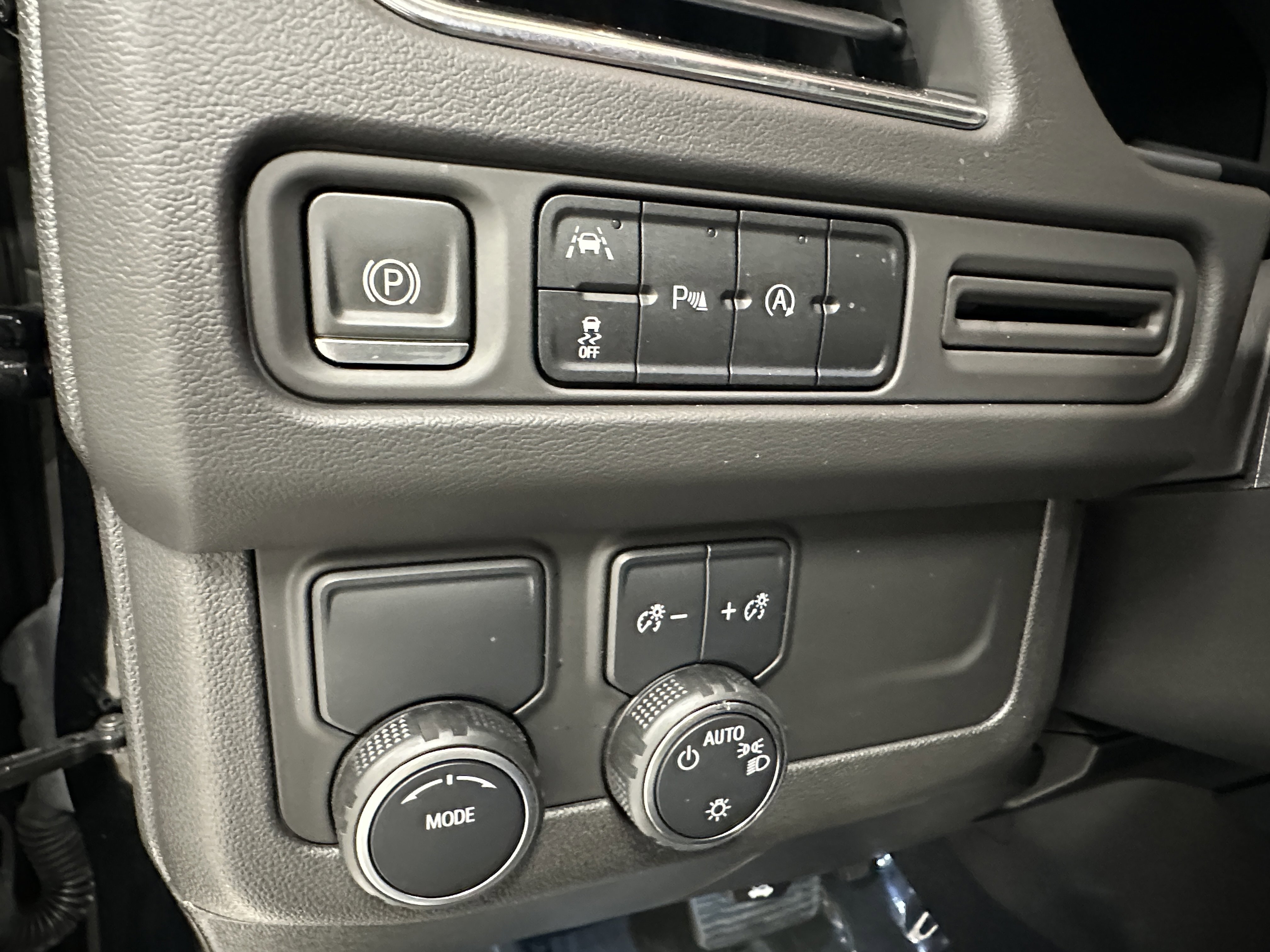 2023 Chevrolet Tahoe RST photo 18