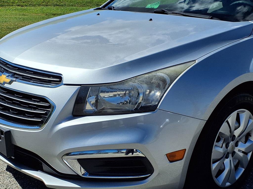 2016 Chevrolet Cruze LS photo 2