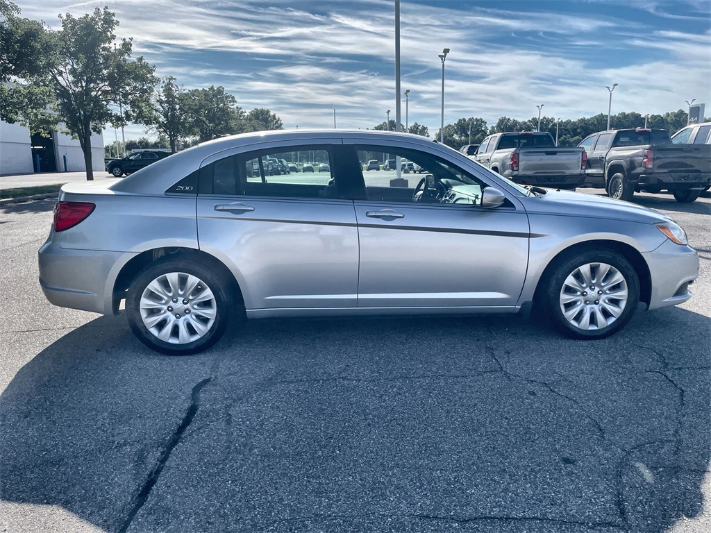 2012 Chrysler 200 LX photo 9