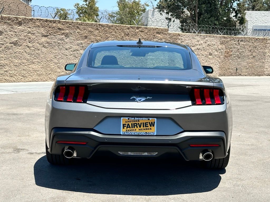 2025 Ford Mustang EcoBoost photo 4