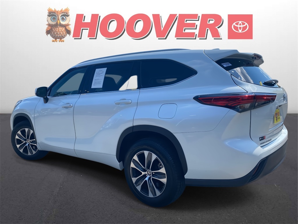 2022 Toyota Highlander XLE photo 2